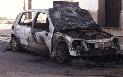 Un incidente d’auto e una macchina incendiata: un sabato sera movimentato a Guagnano