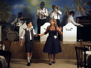 Il giovane salicese Simone Vitale in una scena del videoclip