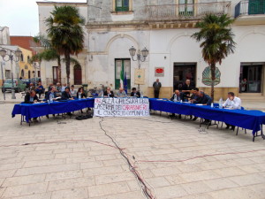Il Consiglio Comunale in piazza Plebiscito (foto Luca Ciccarese)