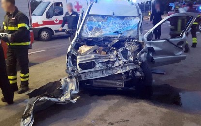 Grave incidente nei pressi della circonvallazione a Veglie, cinque i feriti. Sul posto Vigili del fuoco e Polizia Municipale