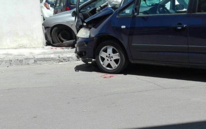 Scontro tra due auto a Guagnano, finisce in ospedale uno dei due conducenti: solo qualche ferita lieve