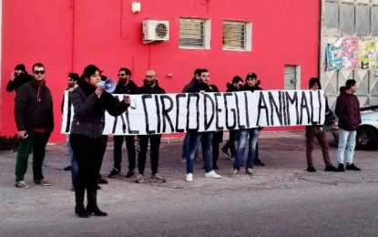 “No al circo degli animali”, un gruppo di cittadini di Trepuzzi protesta contro il Circo Orfei